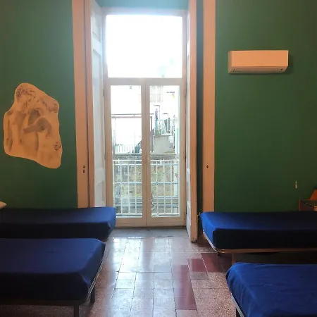 6 Small Hostel Napoli