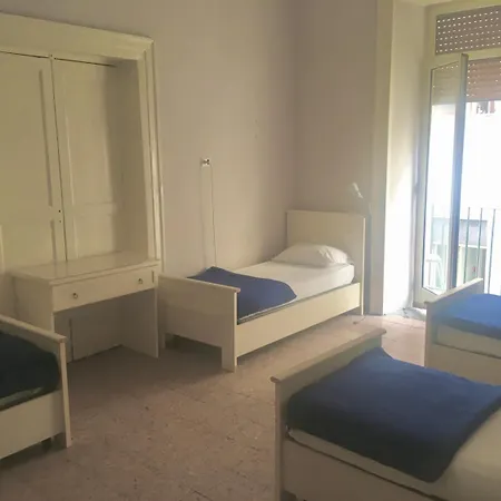 Хостел 6 Small *