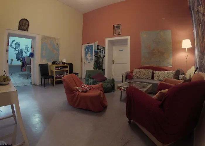 6 Small Hostel