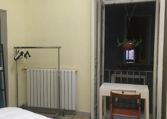 6 Small Hostel *