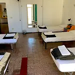 6 Small Rooms Napels