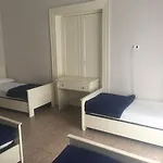 6 Small Rooms