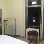 6 Small Rooms Hostel *