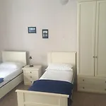 6 Small Rooms *