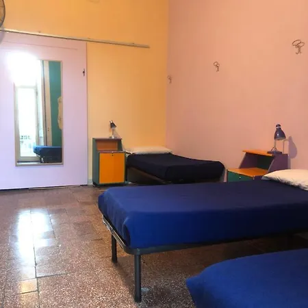 6 Small Auberge de jeunesse