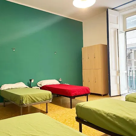 6 Small Vandrerhjem Napoli