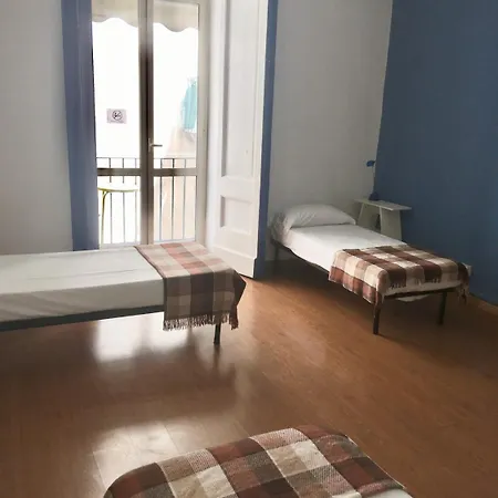 Auberge de jeunesse 6 Small *