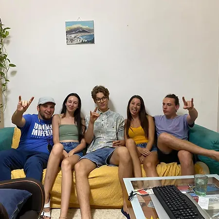 6 Small Rooms ホステル ナポリ