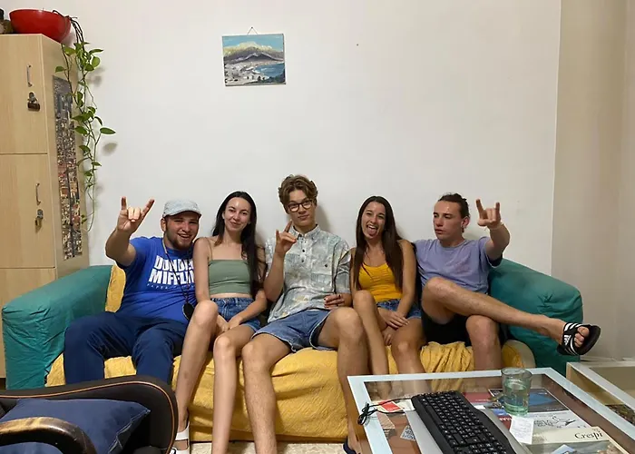 6 Small Hostel Naples